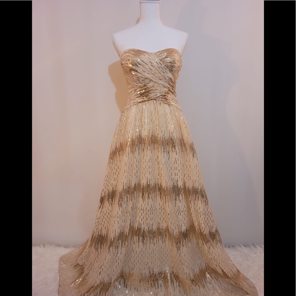 Golden Gown 💛 - Picture 15 of 17